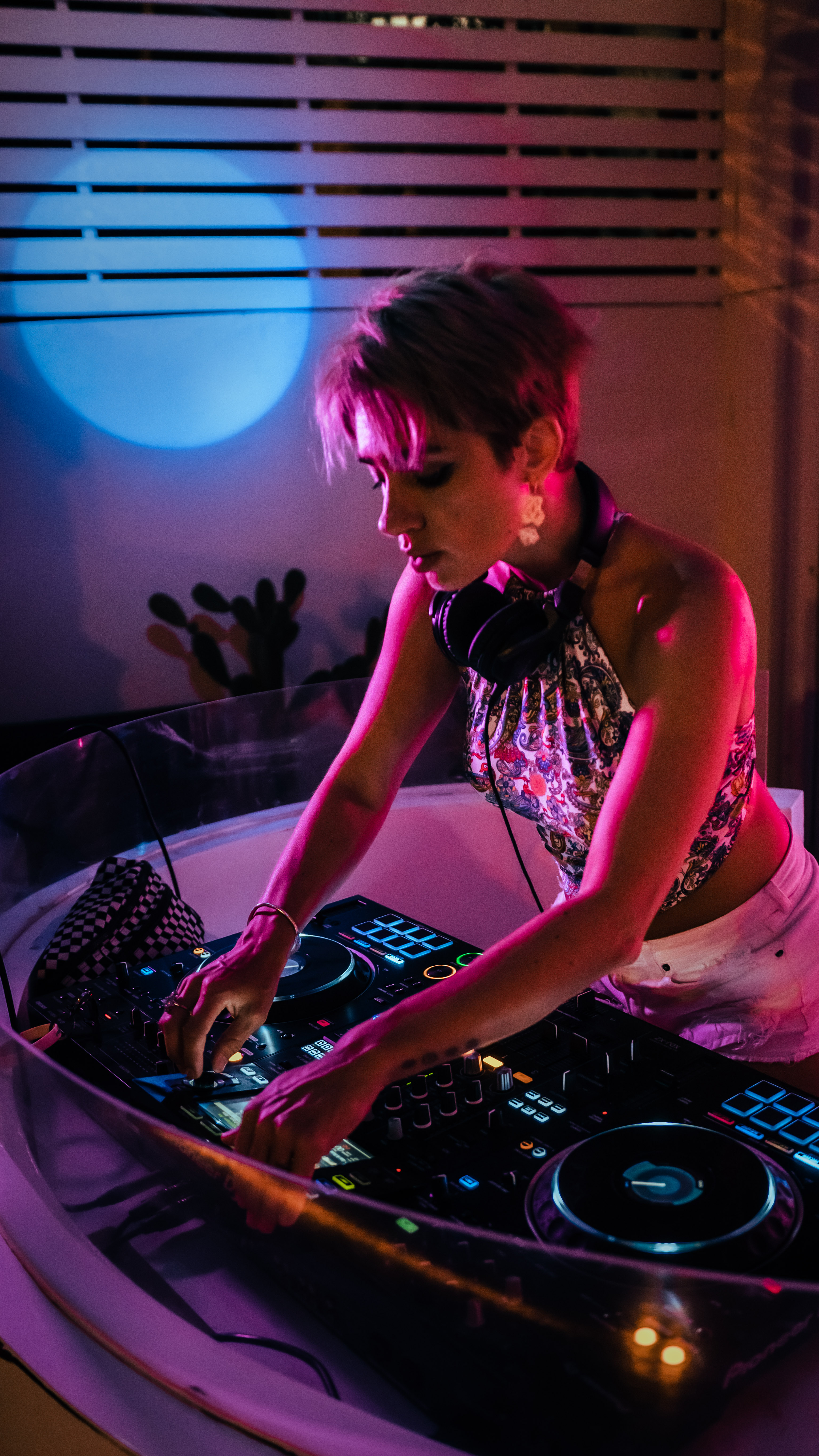 Sofi Vesta performing at Zippy club
