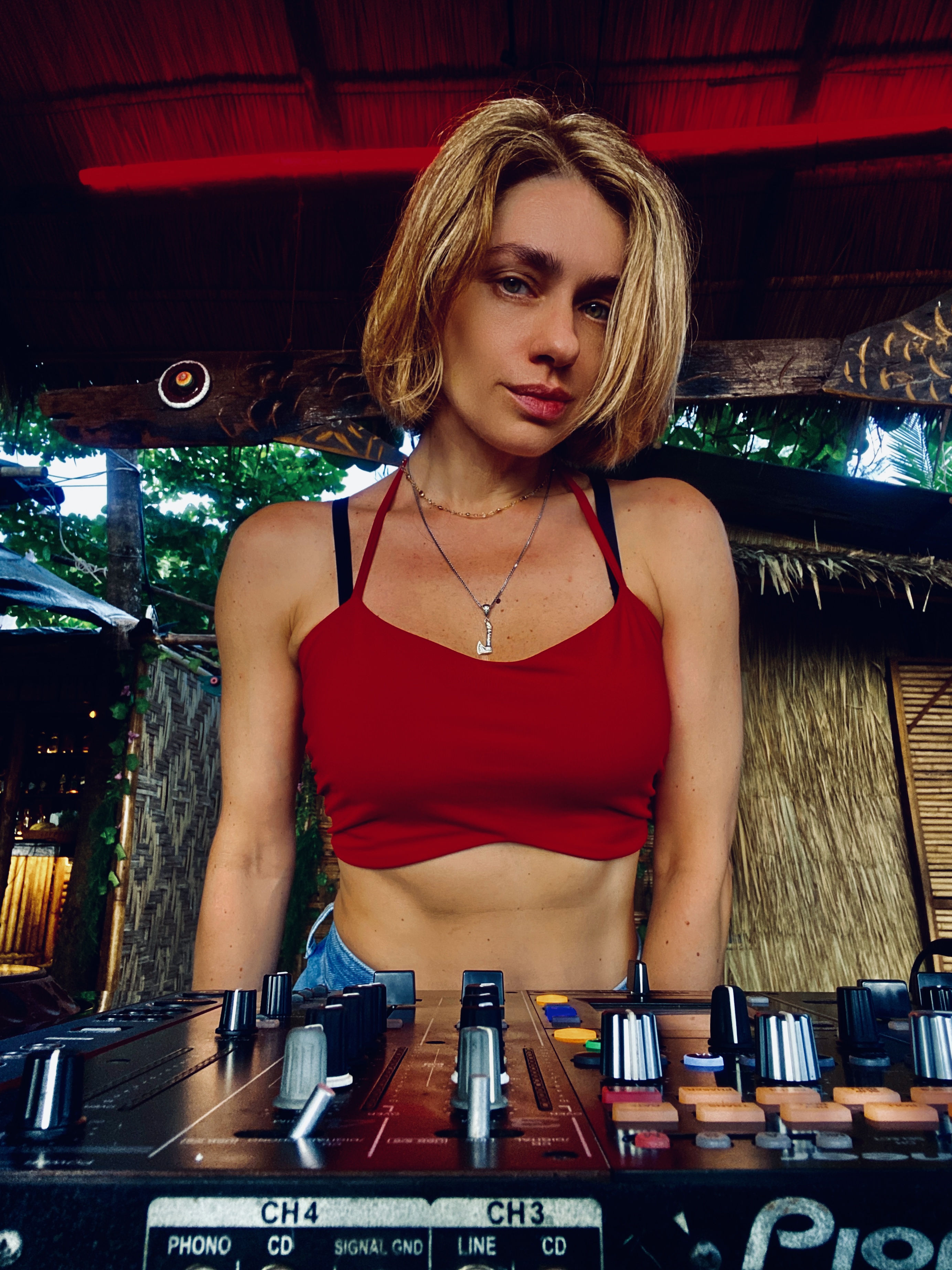 Sofi Vesta live at Kyma, Phuket